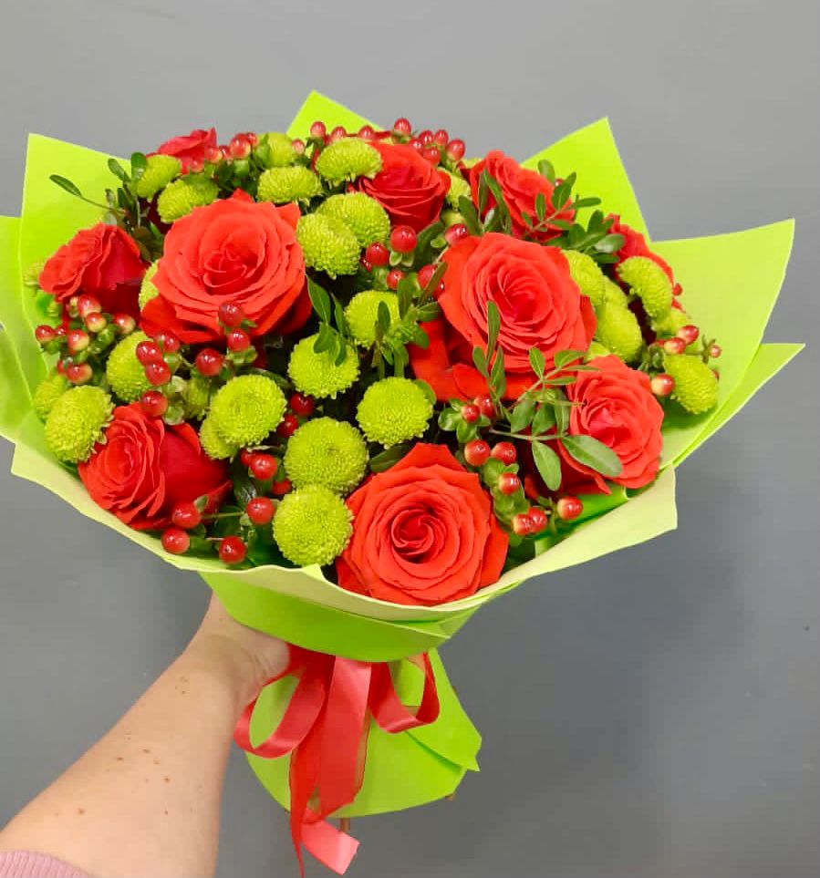 Букет цветов из: Хризантемы и Розы в Лорисе