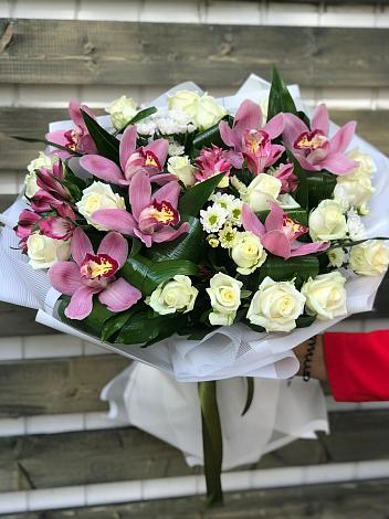 Букет цветов из: Розы и Хризантемы в Лорисе