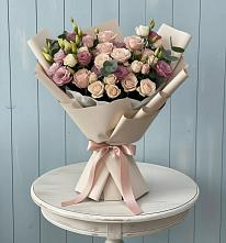 Букет цветов из:  Розы и Лизиантусы в Лорисе