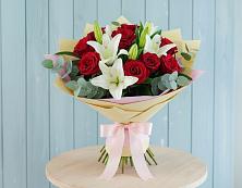 Букет цветов из:  Лилии и Розы в Лорисе