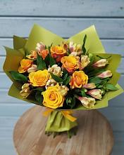 Букет цветов из:  Альстромерии и Розы в Лорисе