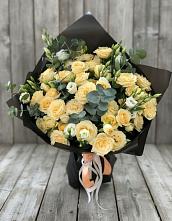 Букет цветов из:  Розы и Лизиантусы в Лорисе