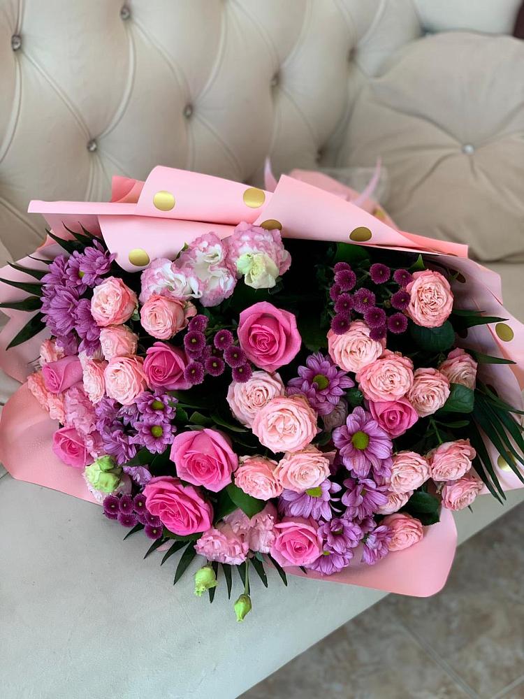 Букет цветов из: Хризантемы, Розы и Лизиантусы в Лорисе