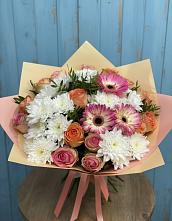 Букет цветов из:  Розы, Герберы и Хризантемы в Лорисе