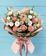 Букет цветов из:  Розы, Альстромерии и Лизиантусы в Лорисе