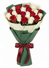 Букет Микс из красных и белых роз в Лорисе