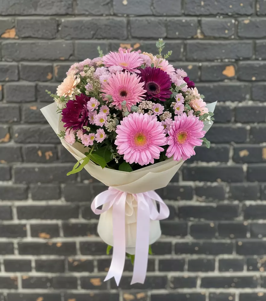 Букет цветов из: Герберы и Хризантемы в Лорисе