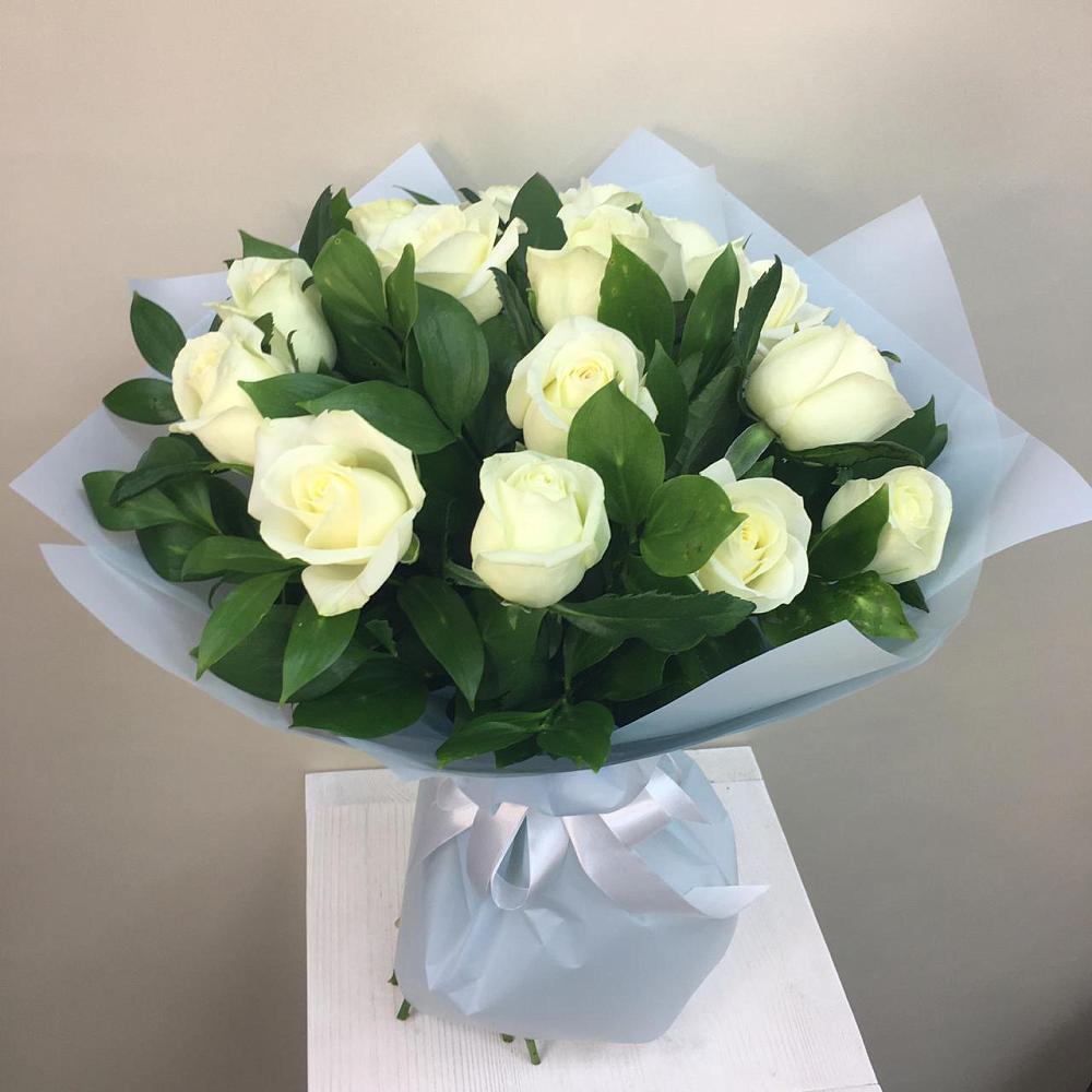 Букет 15 Белых роз Проуд в Лорисе