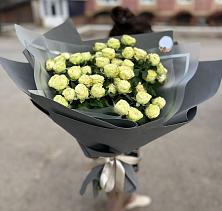 Букет Белые кустовые розы Солинеро в Лорисе