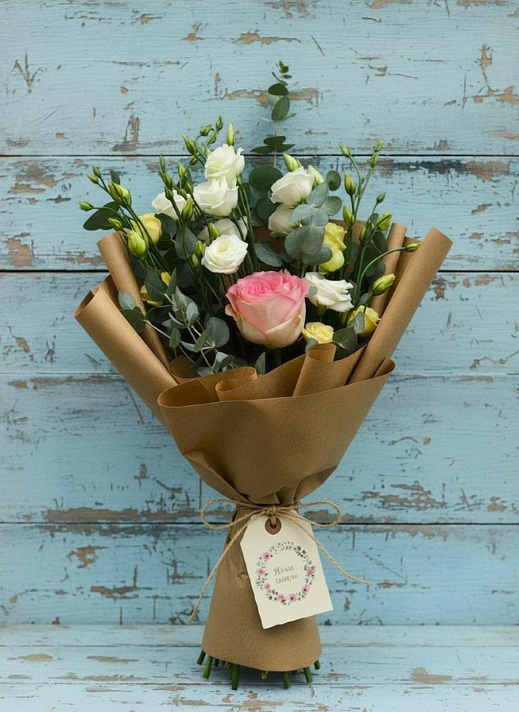 Букет цветов из: Розы и Лизиантусы в Лорисе