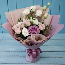 Букет цветов из:  Розы и Лизиантусы в Лорисе