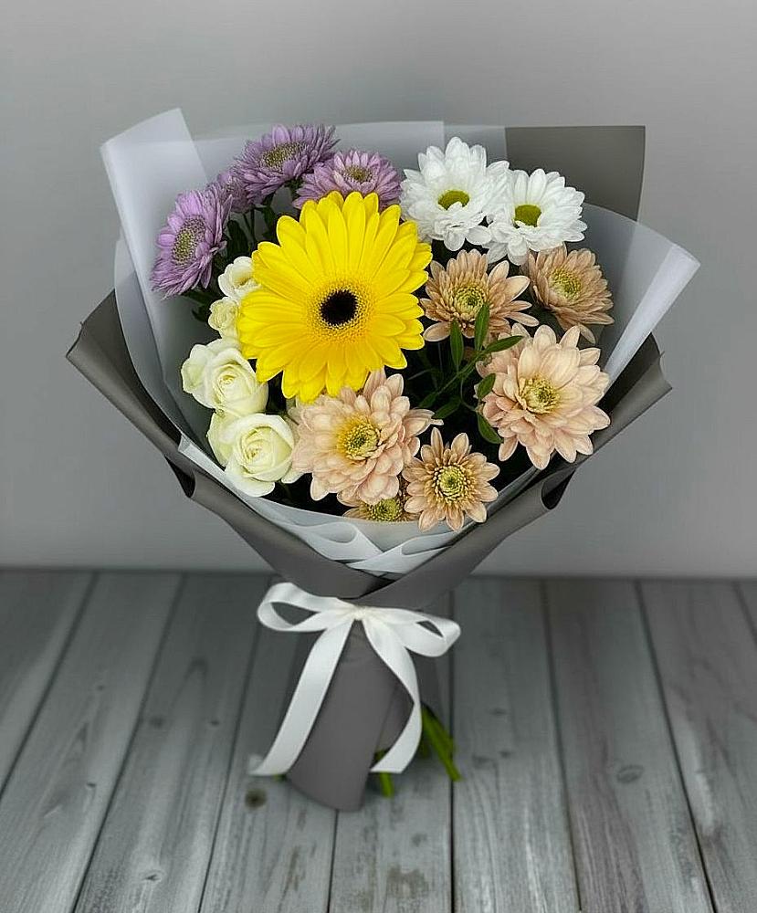 Букет цветов из: Розы, Герберы и Хризантемы в Лорисе
