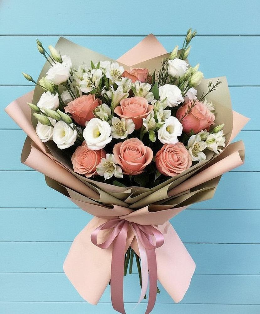 Букет цветов из: Розы, Альстромерии и Лизиантусы в Лорисе