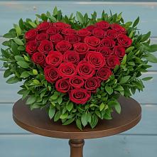 Цветочная композиция из Розы в виде сердца в Лорисе