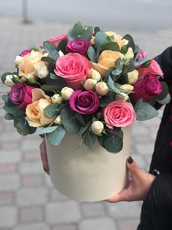 Цветочная композиция из Розы в шляпной коробке в Лорисе