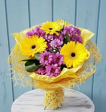 Букет цветов из:  Хризантемы и Герберы в Лорисе