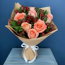 Букет цветов из:  Розы и Альстромерии в Лорисе