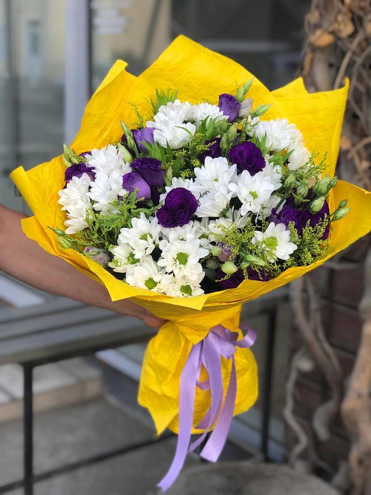 Букет цветов из: Ирисы, Хризантемы и Ромашки в Лорисе