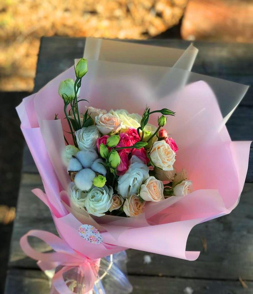 Букет цветов из: Розы и Лизиантусы в Лорисе