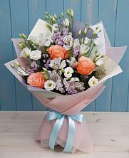 Букет цветов из:  Лизиантусы, Розы, Альстромерии и Гипсофила в Лорисе