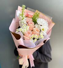 Букет цветов из:  Хризантемы и Розы в Лорисе