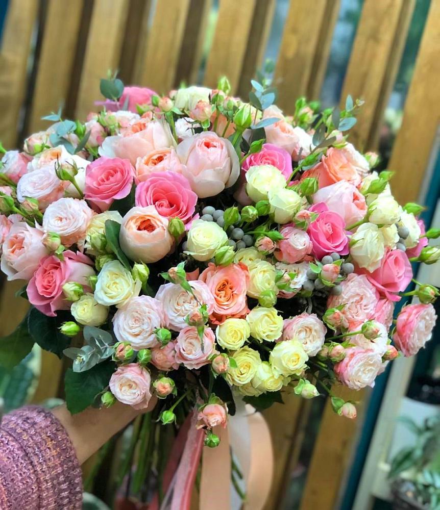 Букет цветов из: Розы в Лорисе