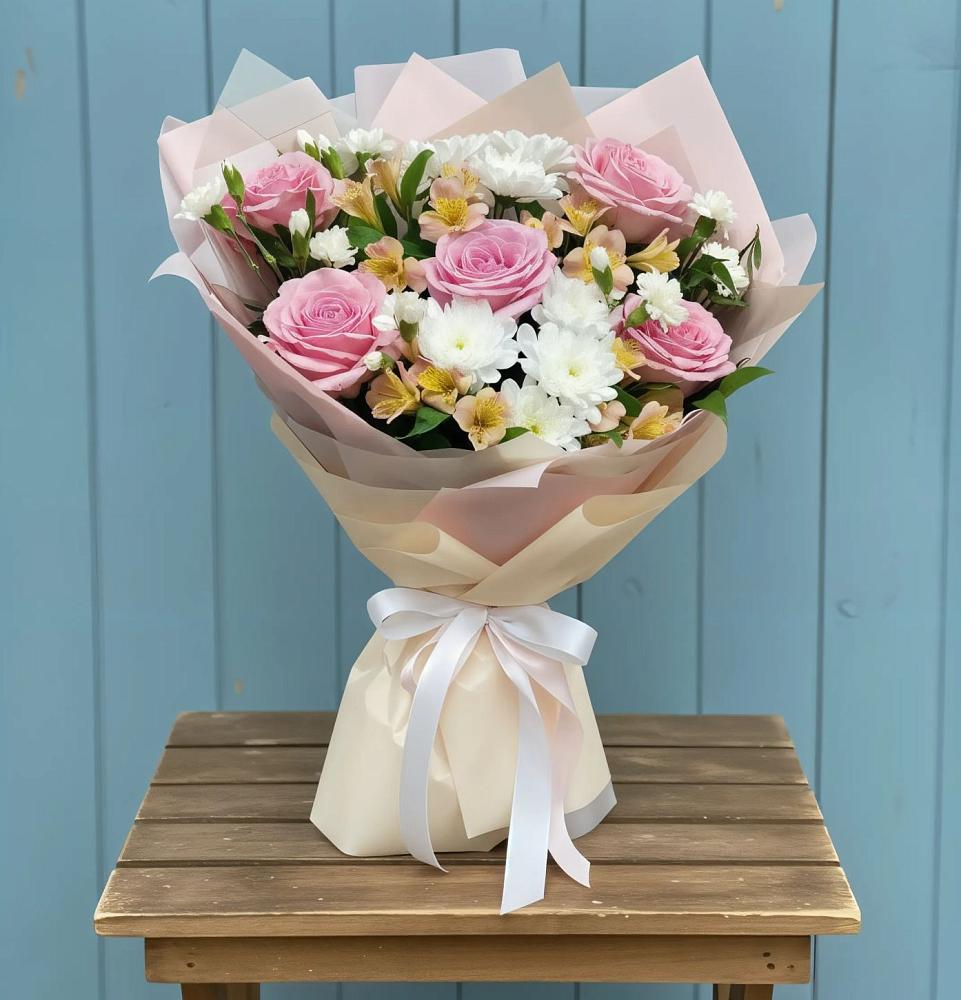 Букет цветов из: Гвоздики, Орхидеи и Розы в Лорисе