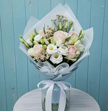 Букет цветов из:  Розы и Лизиантусы в Лорисе