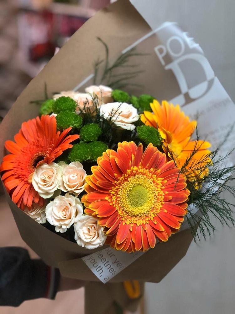 Букет цветов из: Герберы, Хризантемы и Розы в Лорисе