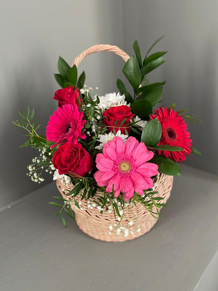 Цветочная композиция из Розы, Хризантемы и Герберы в корзине в Лорисе