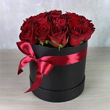 Цветочная композиция из Розы в шляпной коробке в Лорисе