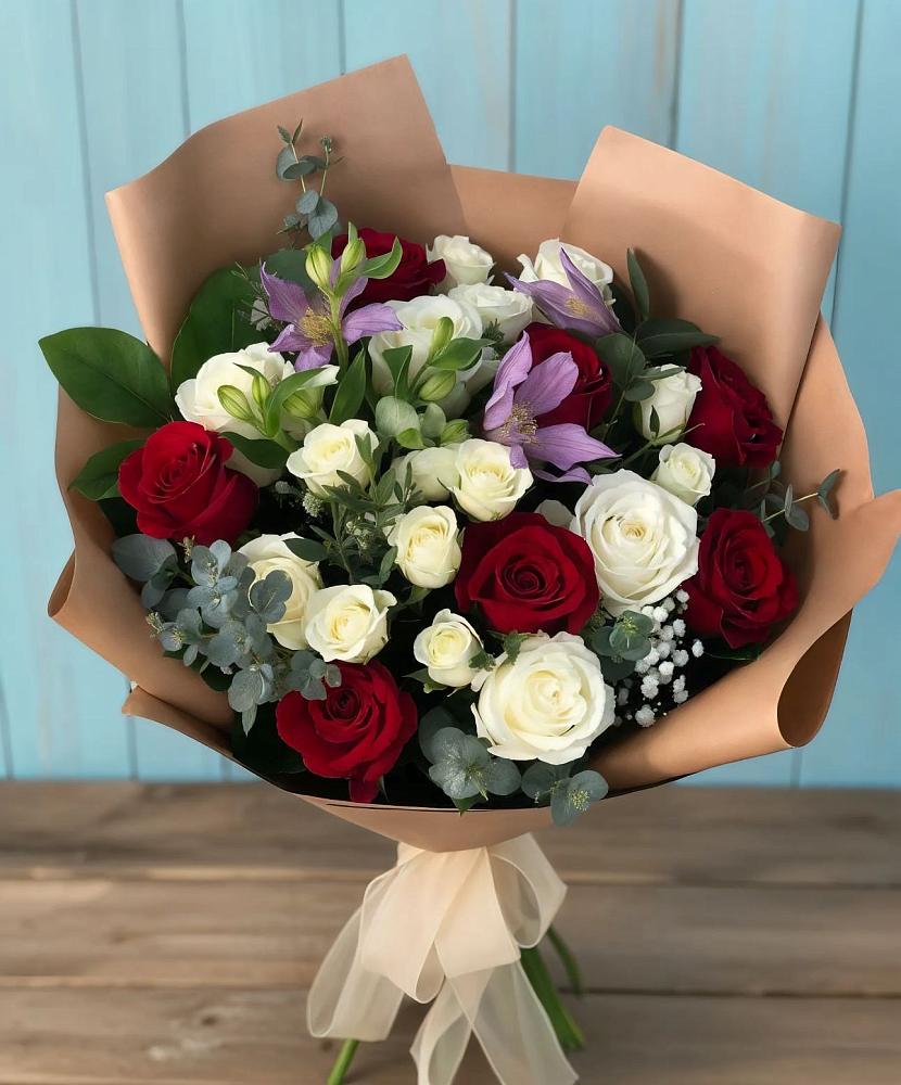 Букет цветов из: Розы и Альстромерии в Лорисе