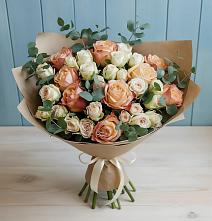 Букет цветов из:  Альстромерии и Розы в Лорисе