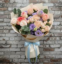 Букет цветов из:  Розы, Лизиантусы и Гвоздики #REPLACE_PRED# Лорисе