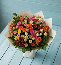 Букет Микс из разноцветных кустовых роз в Лорисе