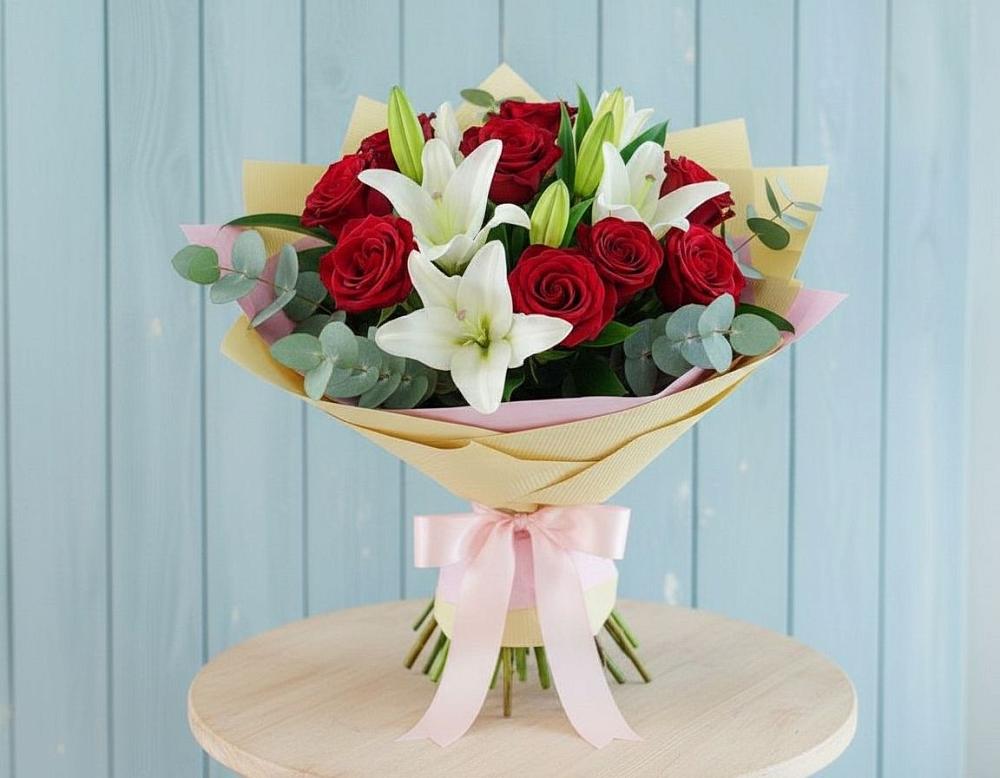 Букет цветов из: Лилии и Розы в Лорисе