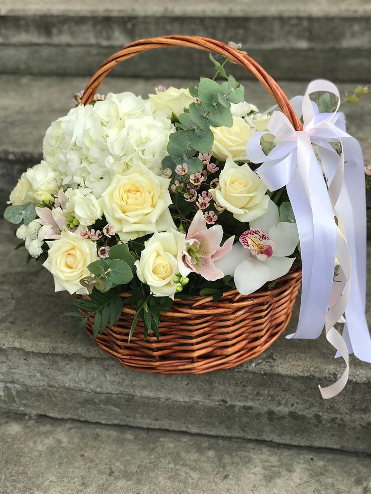 Цветочная композиция из Орхидеи и Розы в корзине в Лорисе